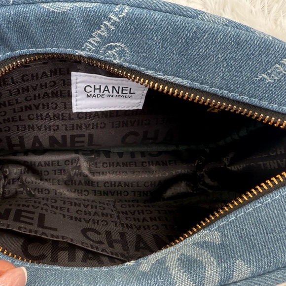Chanel Blue Denim CC Crossbody Bag GWP purse with Dustbag NEW - Picture 6 of 12